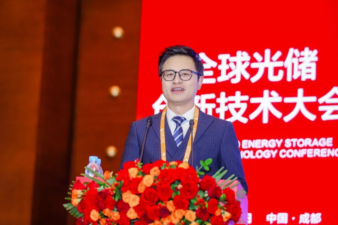 英发睿能科首席品牌官龙盛