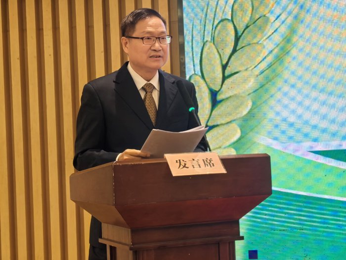 中国化工企业管理协会副会长徐兴家