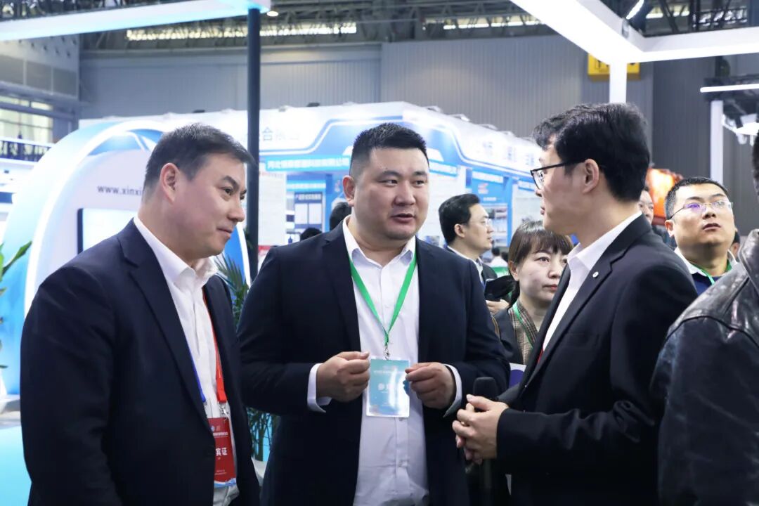 滑动查看更多图片