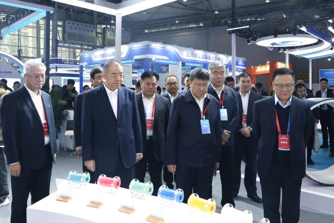 滑动查看更多图片