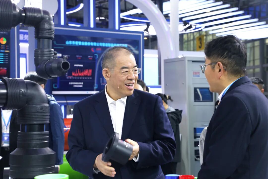 滑动查看更多图片