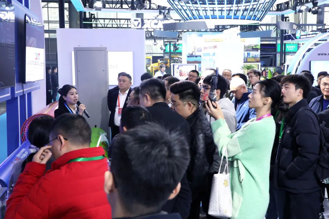 滑动查看更多图片