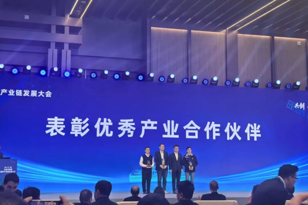 ��11��27����������ǻ������ִ���ҵ����չ�����У�����ͨ��������ҵͷ����λһ�𣬻�����ˡ������ҵ������顰����