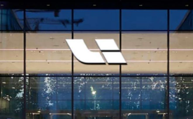 被华为、小米“剿杀”的理想汽车,营收大跌,再陷亏损