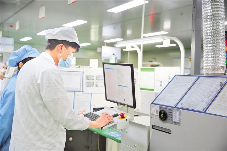 遵义市大地和电气有限公司生产车间。 游右海 摄