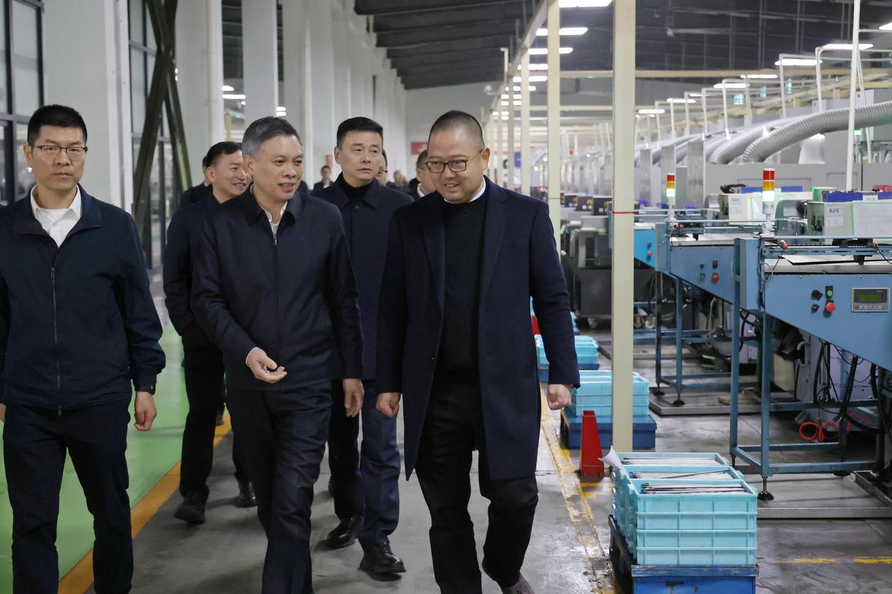 11月28日，省委副书记、省长刘捷来到双林股份，详细了解科技创新和产业创新深度融合等情况。潮新闻记者 陆乐 摄