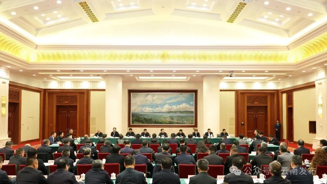 11月27日下午，省委、省政府在昆明举行民营企业座谈会。周灿 摄