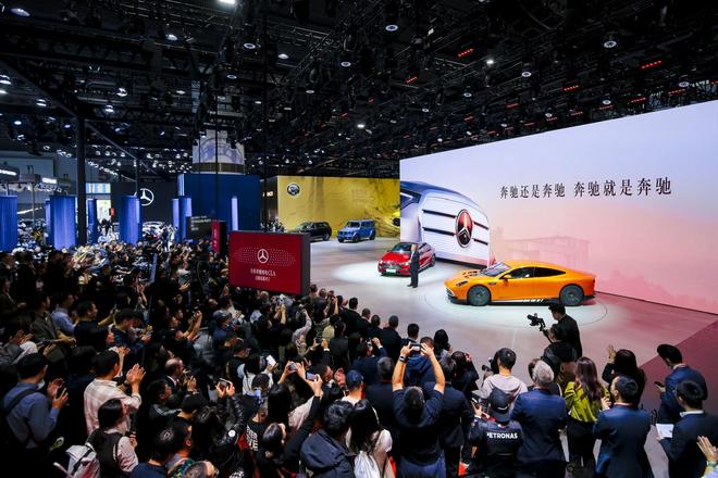 Vision Iconic概念车惊艳亮相，奔驰在广州车展树立新标杆