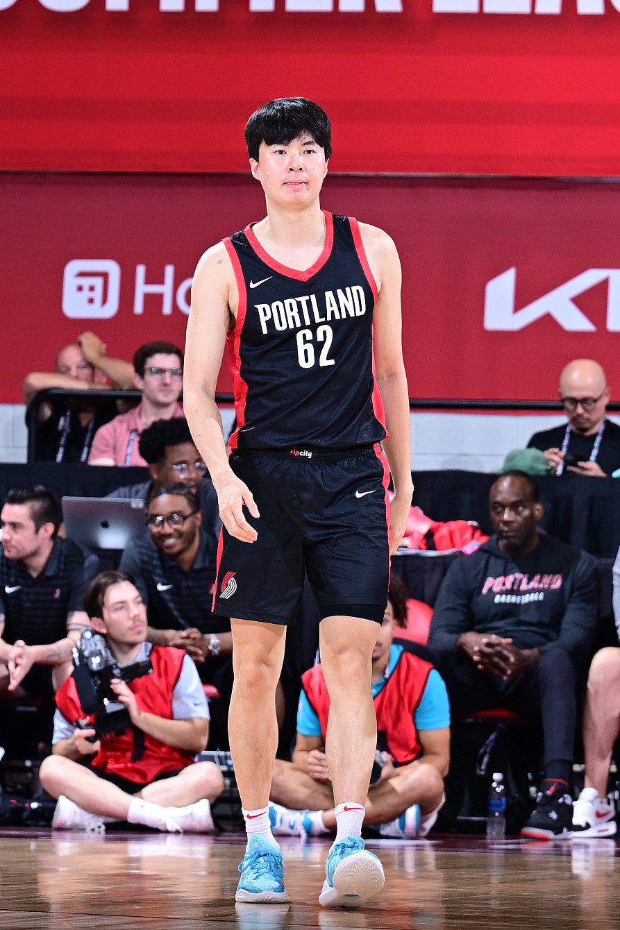 李贤重：我非常想念崔永熙 很想和他打一场球 他保持着积极的心态