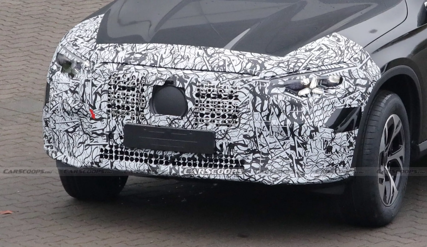 2027 款奔驰燃油版 GLC SUV 改款曝光，换装巨型格栅