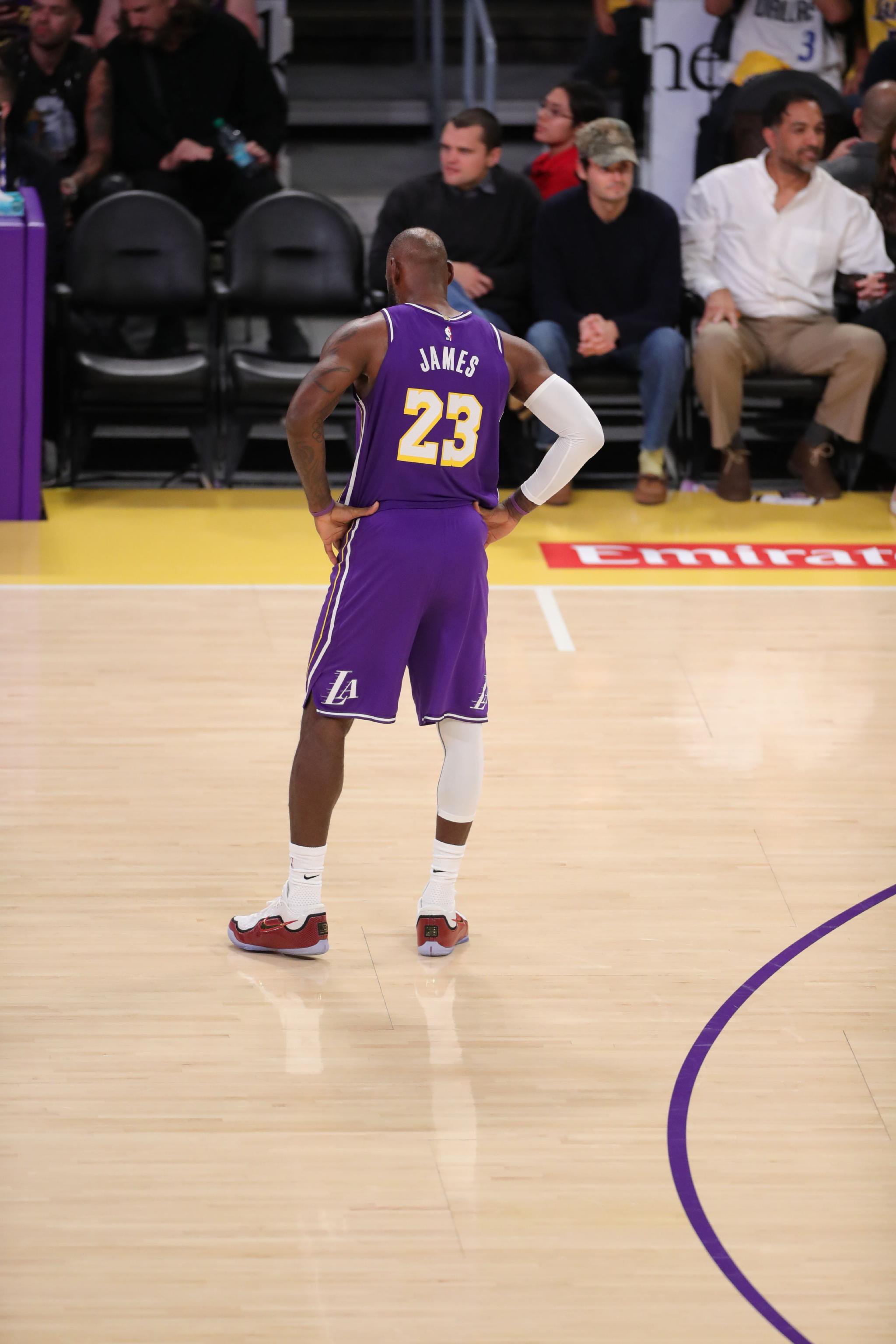 格里芬：让詹姆斯打无球 能真正将湖人进攻提升到另一个层次！