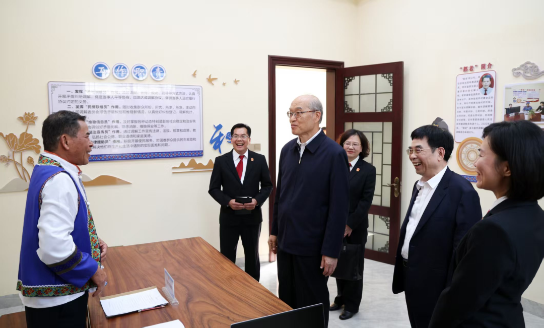 最高法调研组在扶绥法院渠黎法庭调研。孙若丰 摄