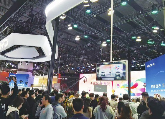 比亚迪唐L携OTA进阶及新车色亮相广州车展