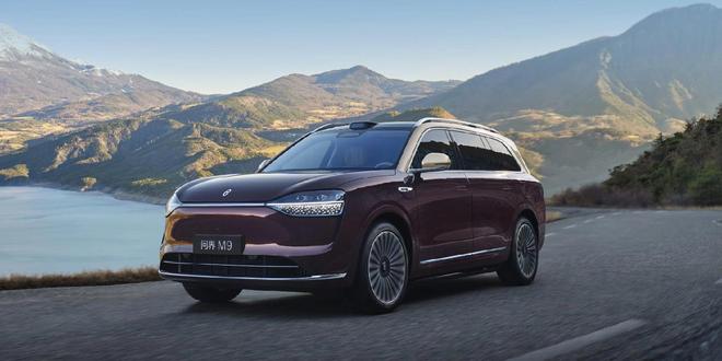 问界M9交付破26万领跑高端市场 赛力斯携资本利好开启新征程