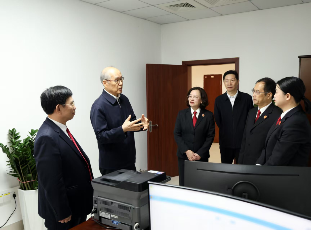 最高法院调研组在崇左中院调研。孙若丰 摄