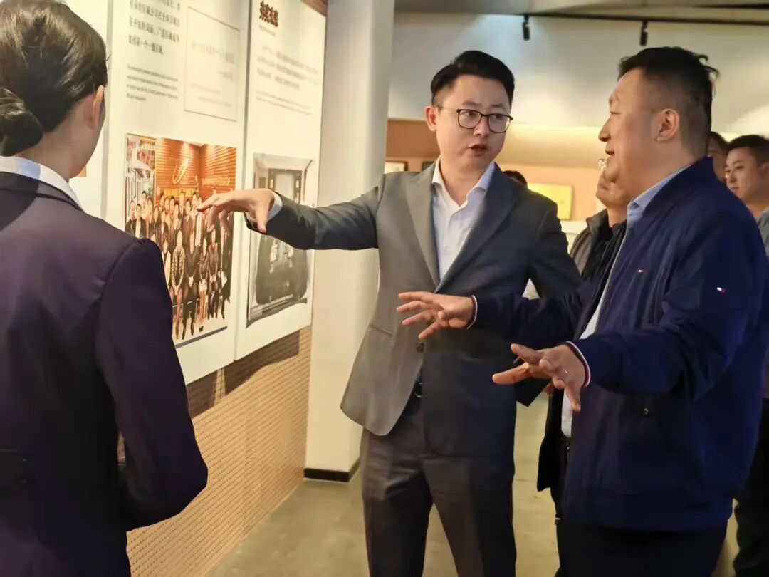 刘永胜一行参观国