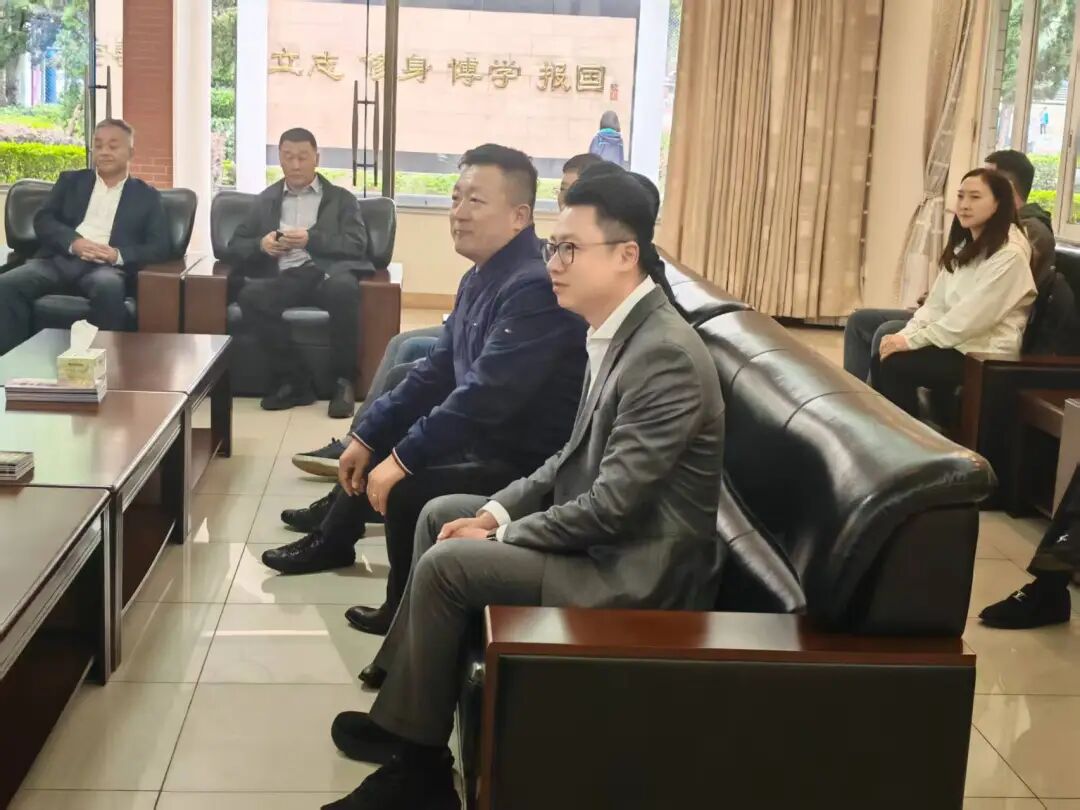 刘永胜一行参观国