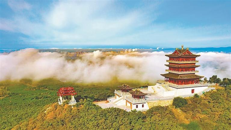 鸡冠山风貌。周军摄