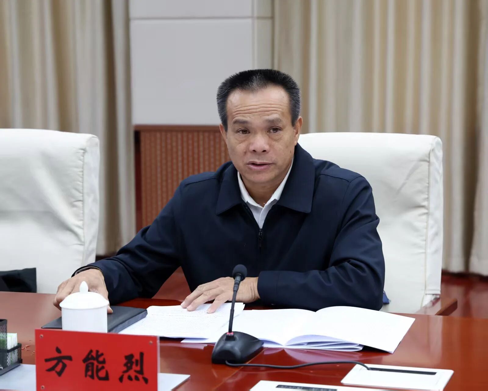 全国人大代表韦洪波、方能烈、秦庆芳、黄超、黄花春充分肯定法院工作,并提出意见建议。孙若丰 摄