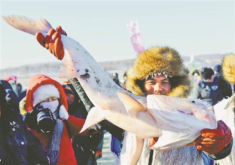 兴凯湖冬捕节。周军摄