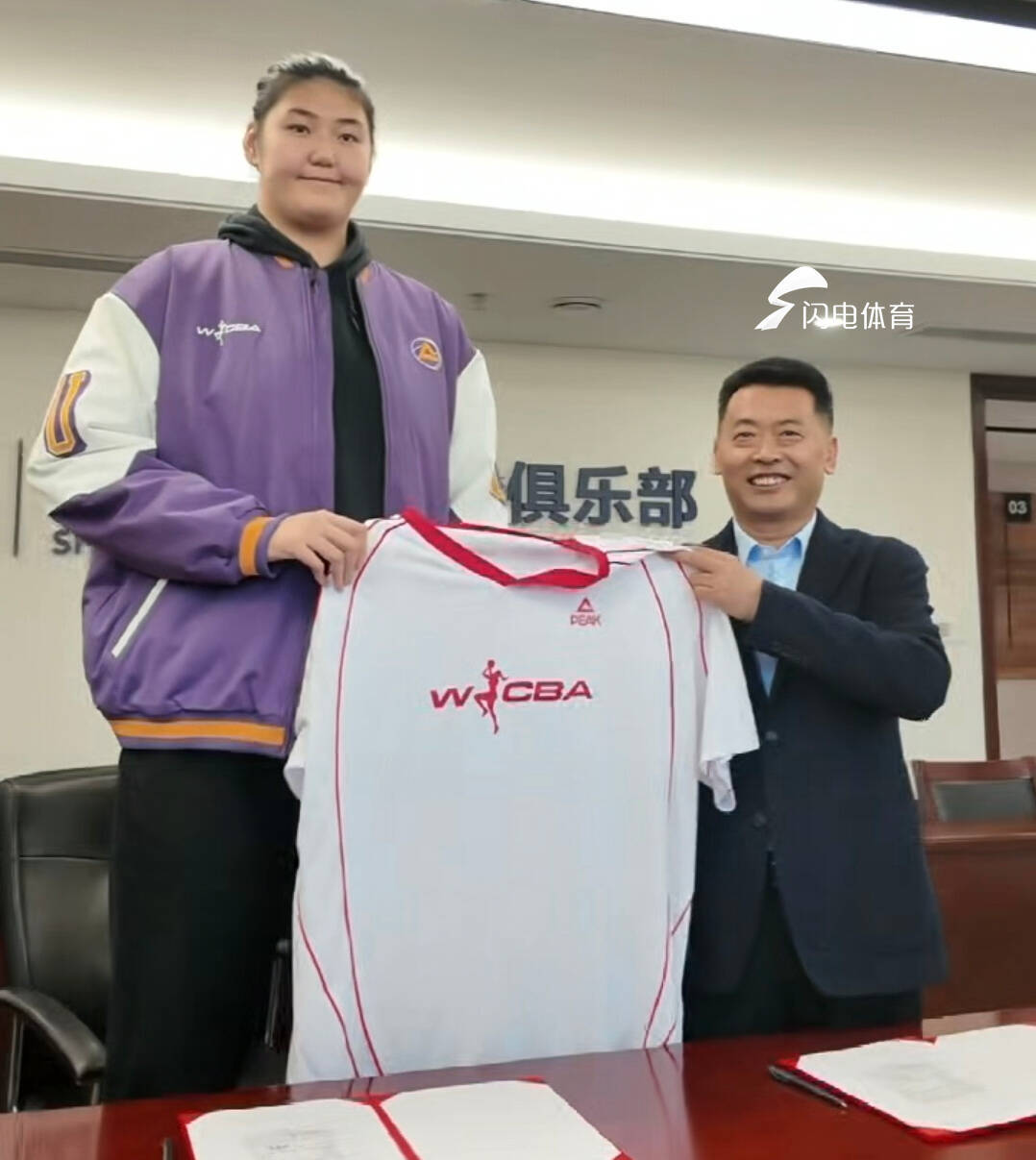 “小巨人”张子宇正式加盟山东高速女篮