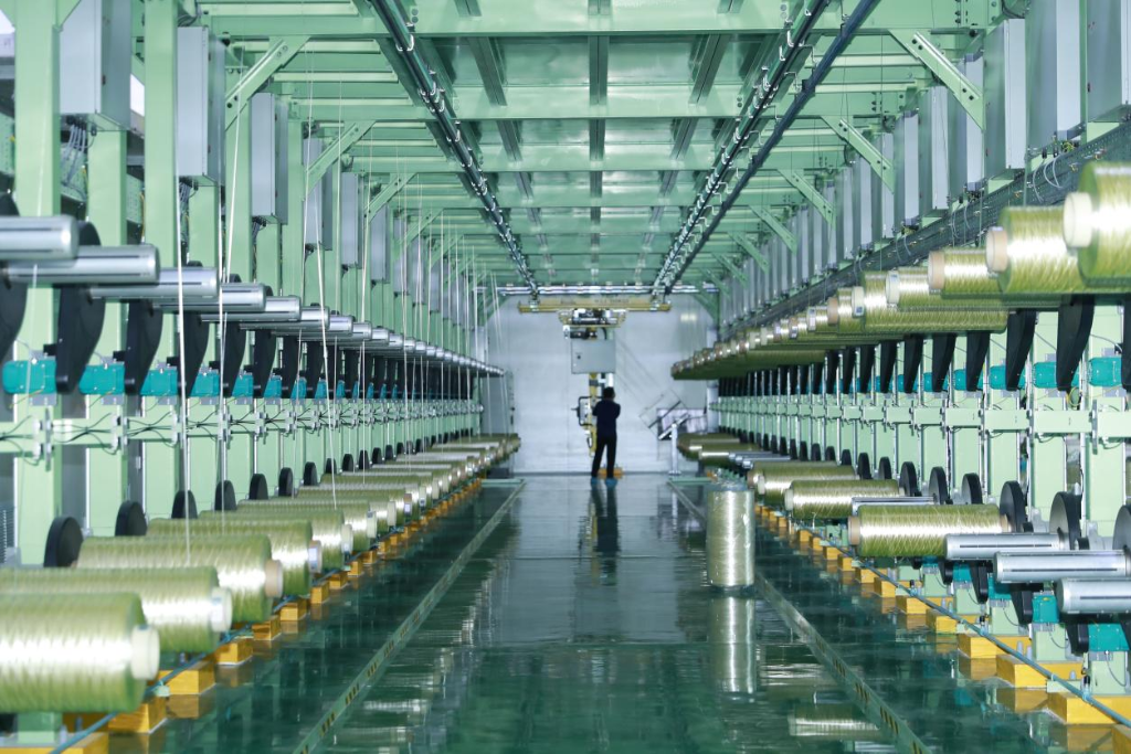 　项目生产线。（华阳集团供图）