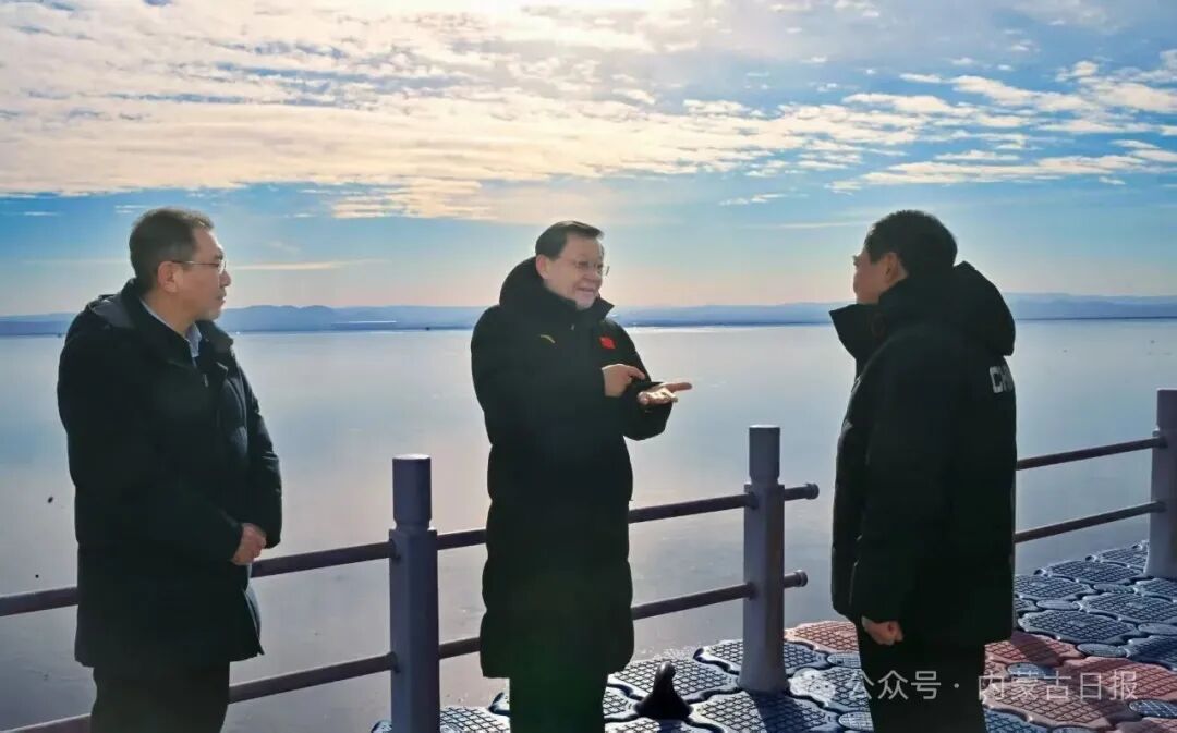 　12月1日，自治区党委书记王伟中来到凉城县，实地察看岱海水生态综合治理情况。草原云·内蒙古新闻网记者 马建兵 摄