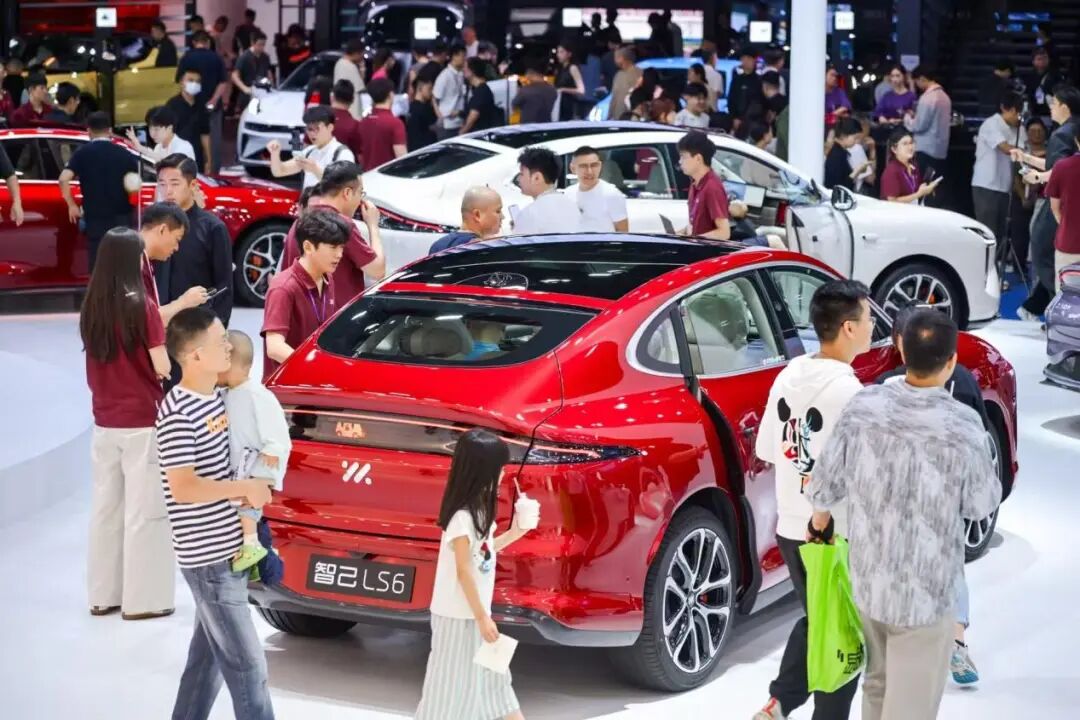 电厂 | 增程车遭遇双面夹击：不仅纯电车卖得好，燃油车也“复苏”了