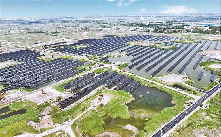 大庆油田有限责任公司水面光伏示范工程。图片由受访单位提供