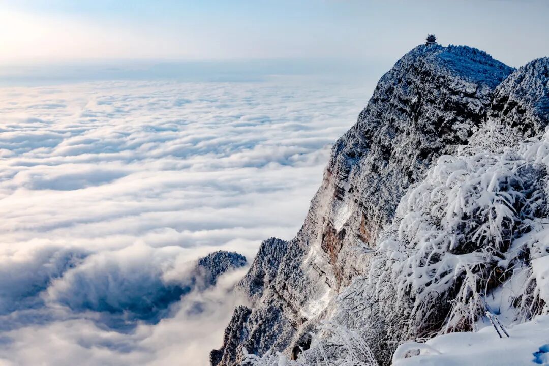 峨眉山雪景。图