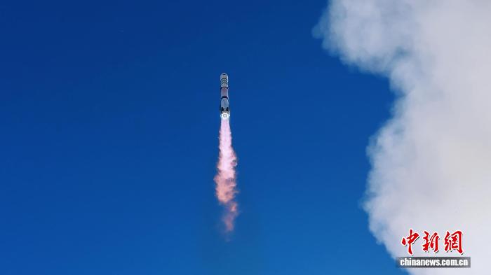 12月3日，朱雀三號遙一運載火箭在東風商業航天創新試驗區發射升空。(藍箭航天供圖)