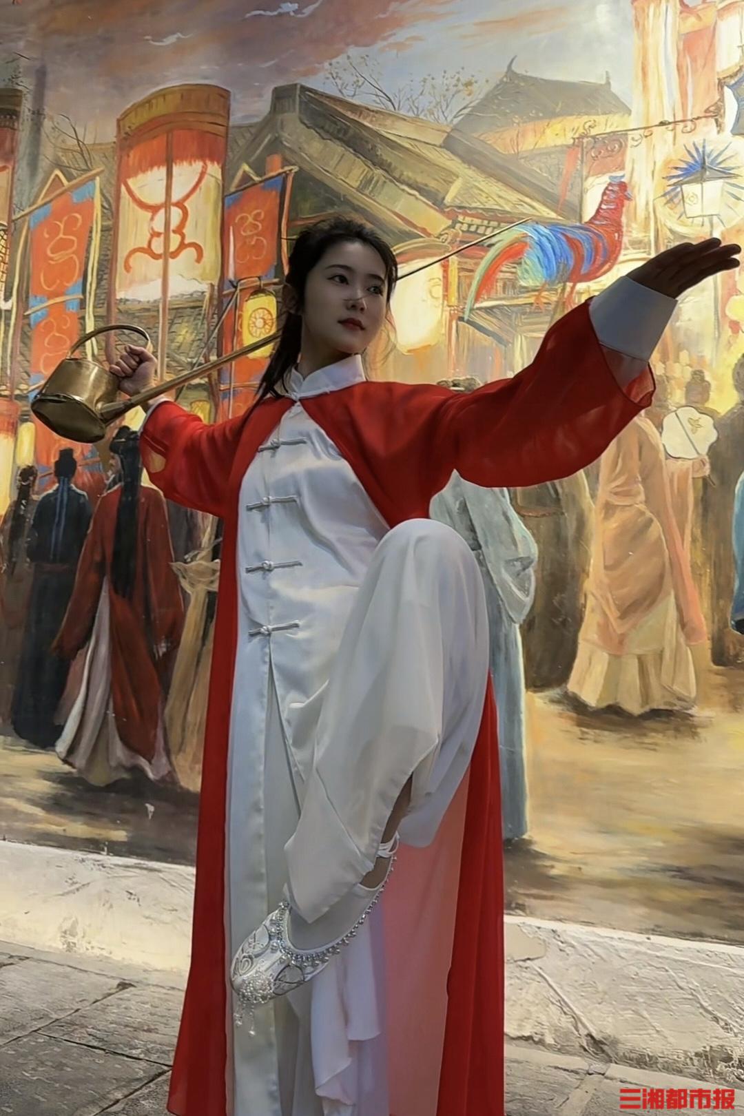 茶馆里的“变脸姑娘”：“00后”幼师跨界，让非遗技艺刚柔相济