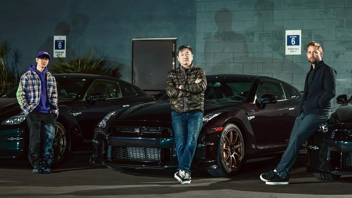 ▲ 林俊杰(左一)和它的日产 GT-R T-spec Takumi Edition,右一为保罗·沃克的弟弟科迪·沃克