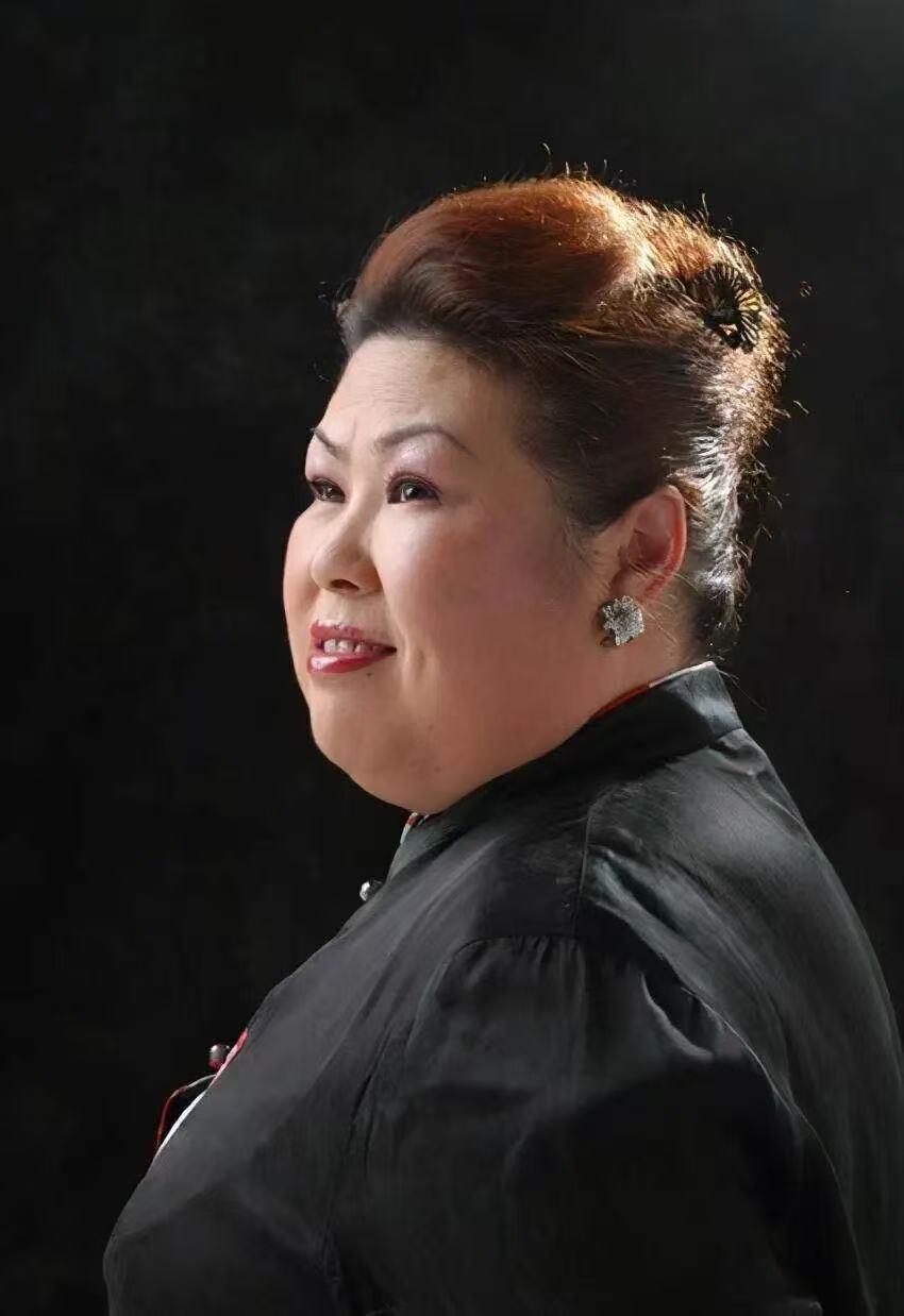 演员董立范确认已去世5年，曾出演《缝纫机乐队》《疯狂的赛车》，被网友称为“富婆专业户”