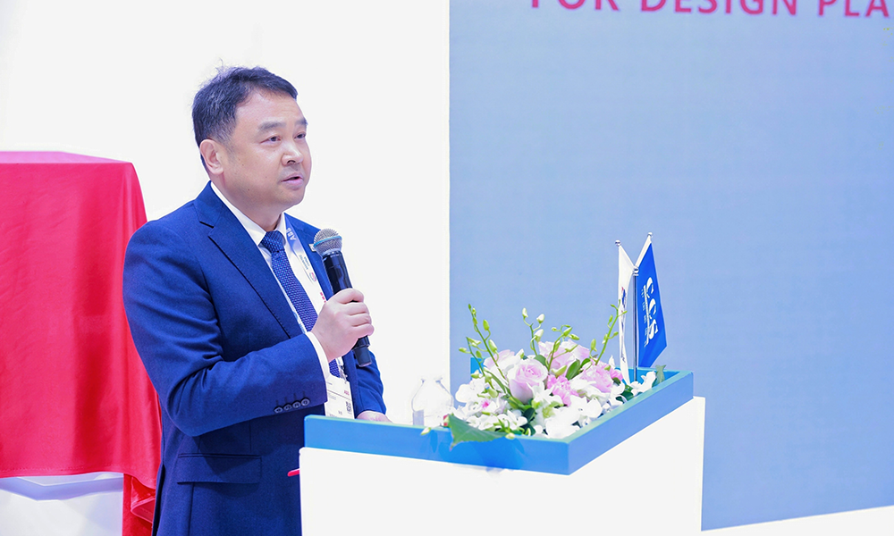 中国船级社上海规范研究所所长朱坚发言