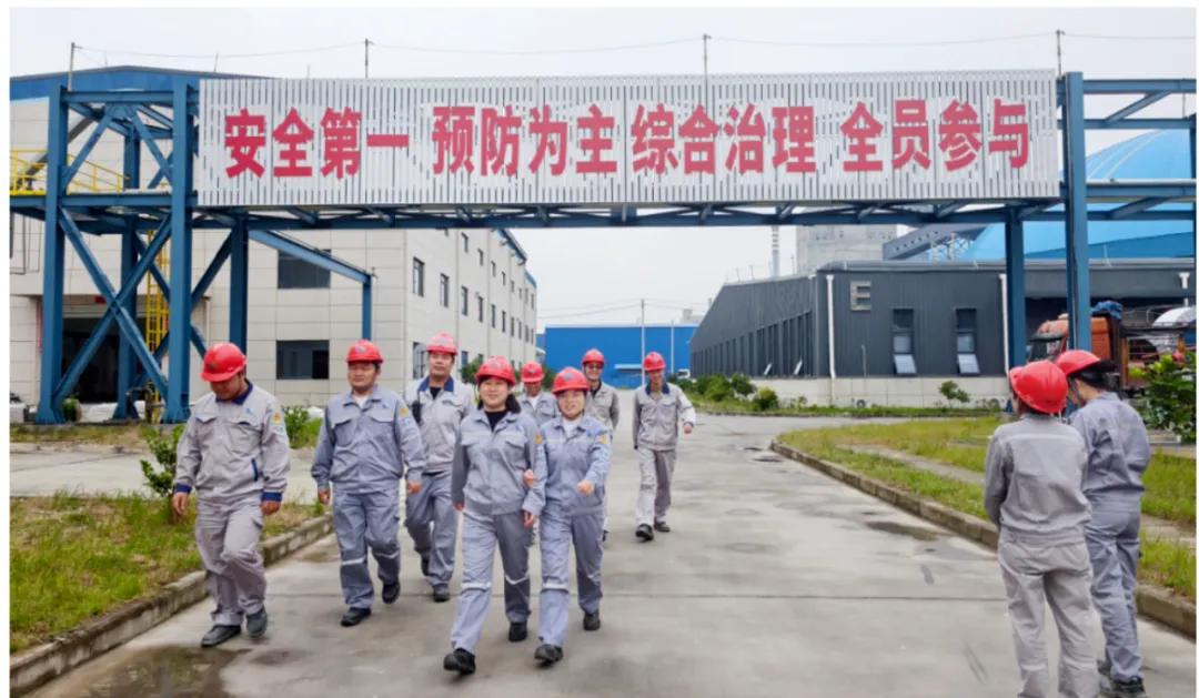 图：疑似已撤换的门头标语，来源：