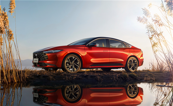 14.98万起 新款福特蒙迪欧上市：终于抛弃分体大灯组