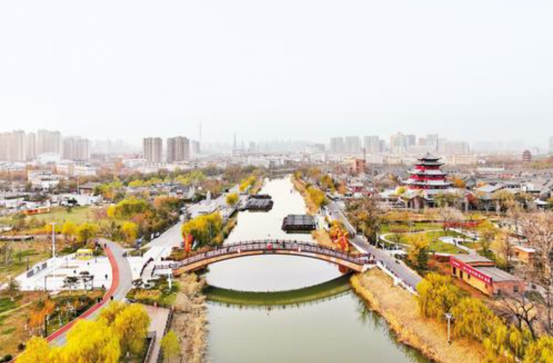 11月28日航拍的沧州市大运河畔的百狮园一带景色。