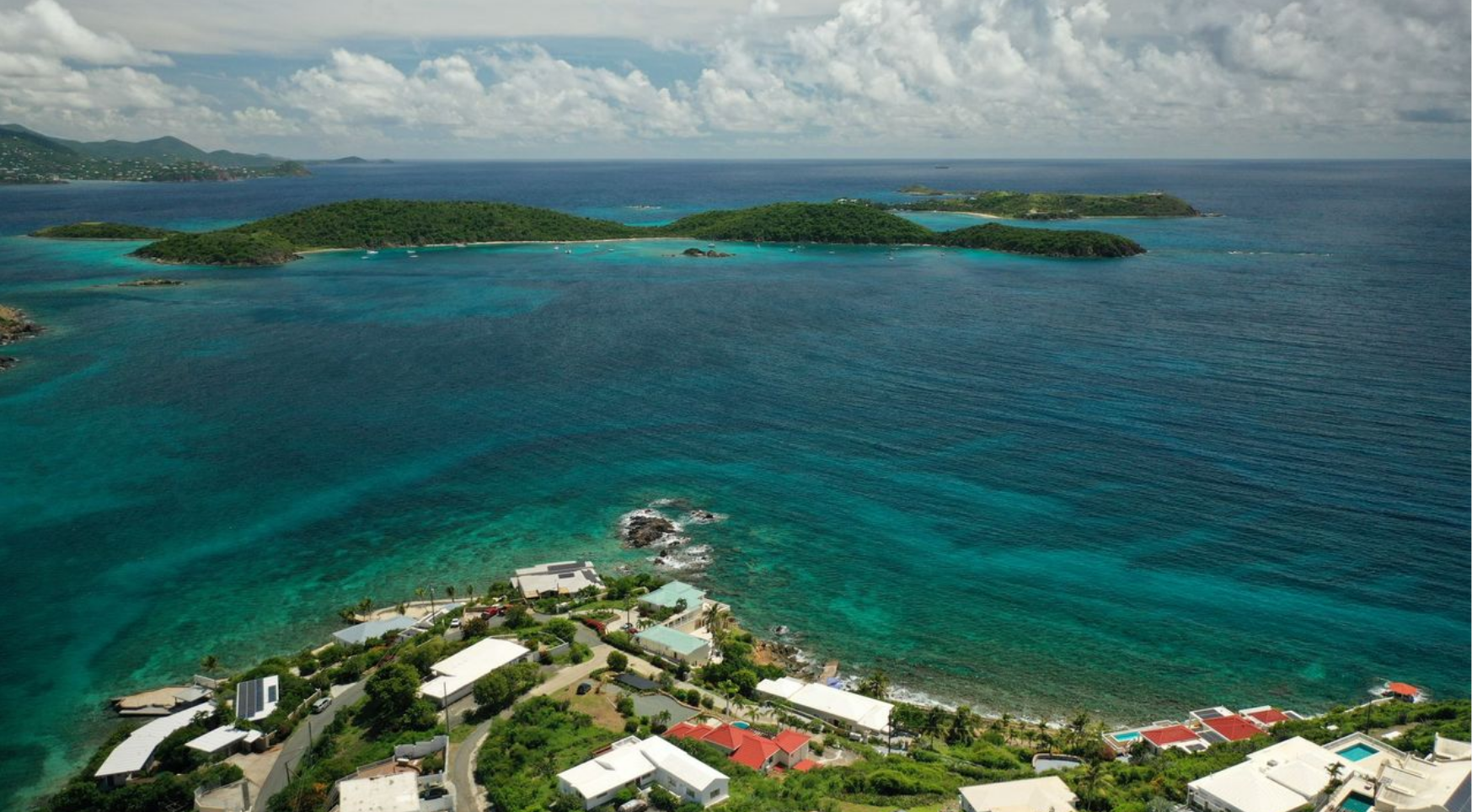 爱泼斯坦“萝莉岛”豪宅内部曝光：诡异面具、牙医椅子、老式座机