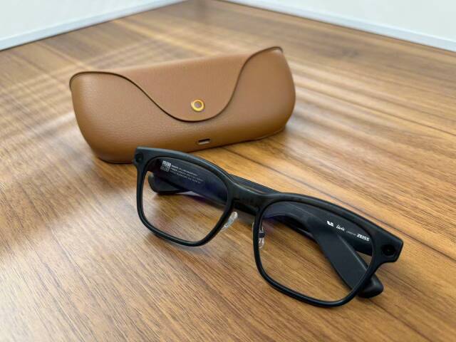 不只理想夸克，我们还有7家大厂AI眼镜的最新消息｜智能涌现独家