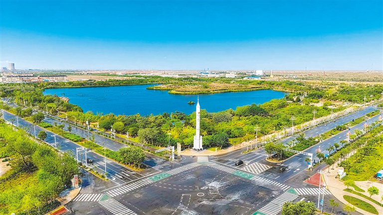 　额济纳旗达来呼布镇一角。郭兴乾  摄