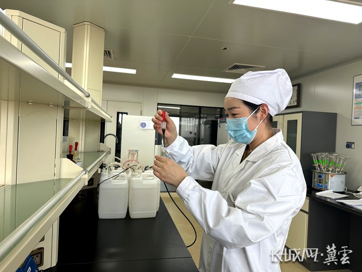 华北制药华坤公司中心实验室。