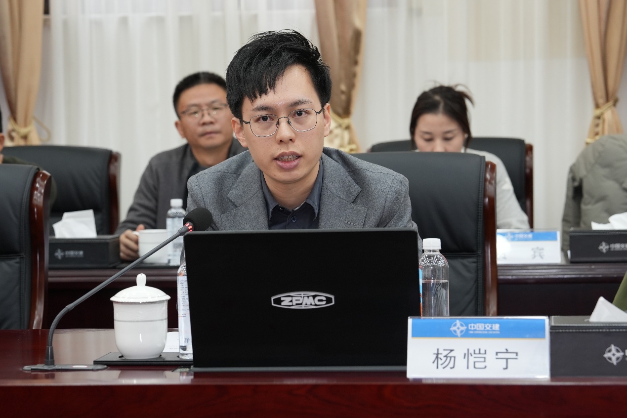 南方基金指数投资部基金经理杨恺宁做投资分享 上证报 汪茂琨 摄