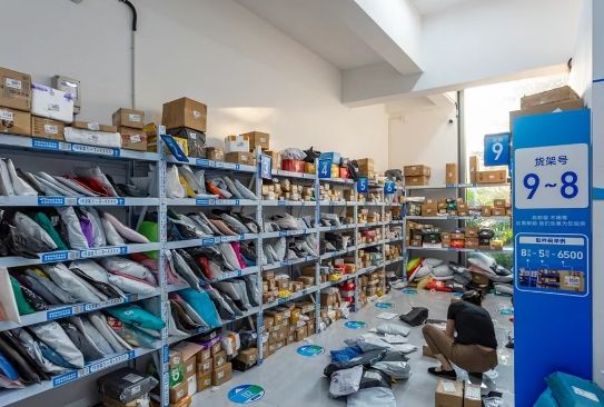 一年躺赚20万的快递驿站，开始塌房了。