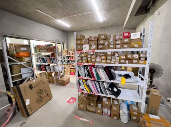 一年躺赚20万的快递驿站，开始塌房了。