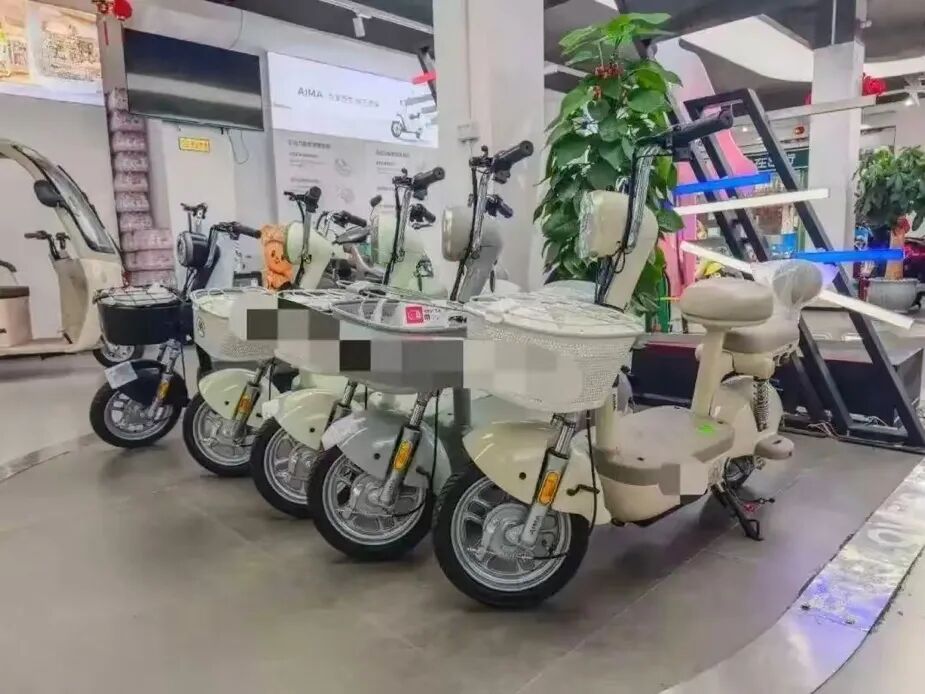 电动车换新装的烦恼：不能带小孩、铁皮座椅、超速刹车？ 行业回应“部分质疑属于误读”