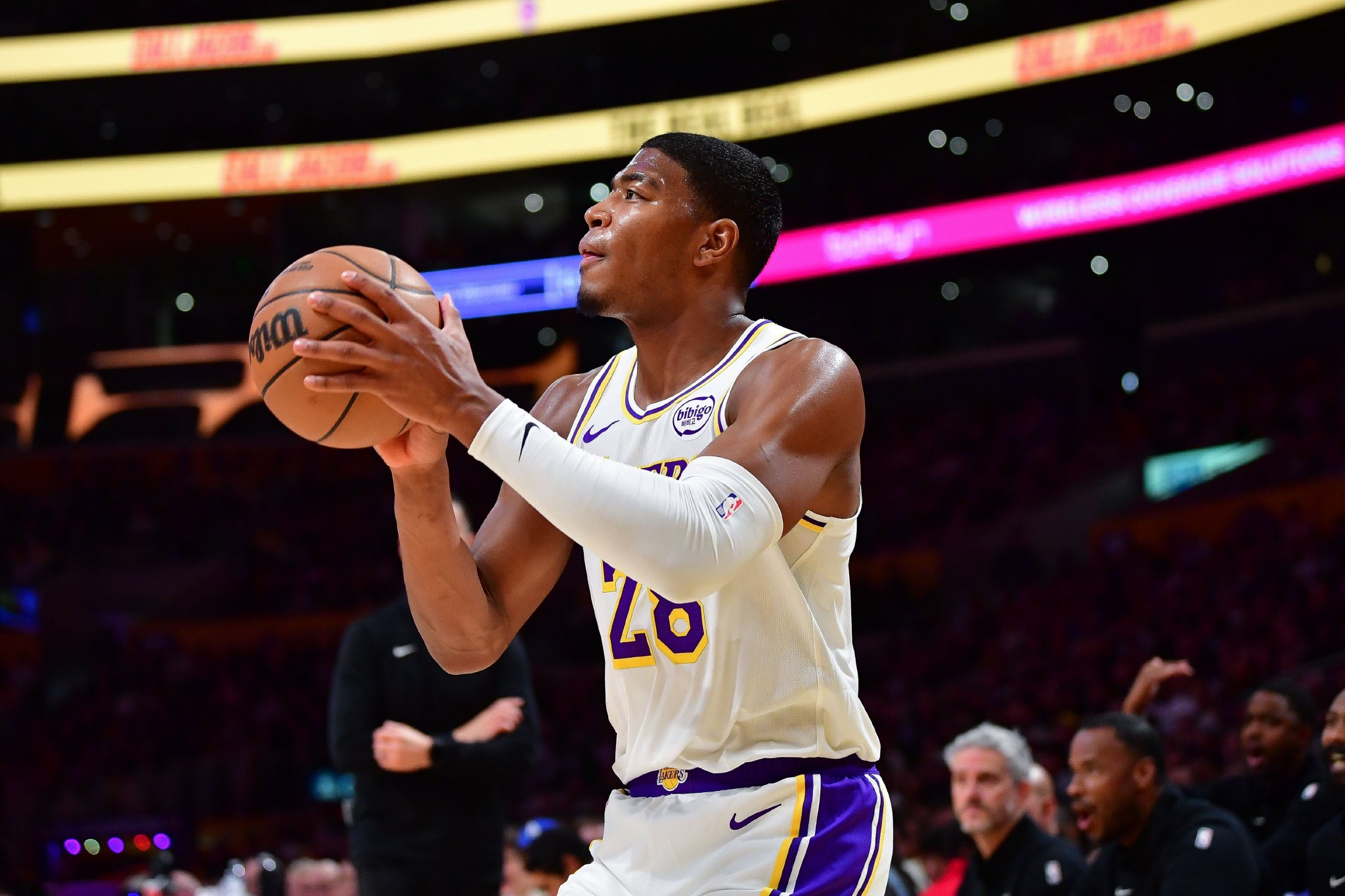 八村：我的《灌篮高手》梦想实现了 接詹姆斯传球为湖人投中绝杀