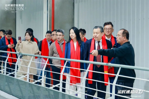 ▲运时通总长1200米床垫AI全自动化生产线