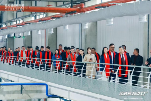 ▲运时通总长1200米床垫AI全自动化生产线