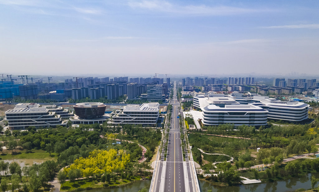 11月2日，无人机航拍位于雄安新区启动区的中国星网集团总部大楼与中国电信互联网产业园。河北日报记者 刘光昱 摄